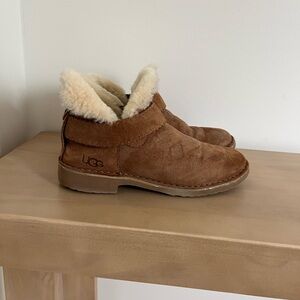 Women’s UGG boots size 7